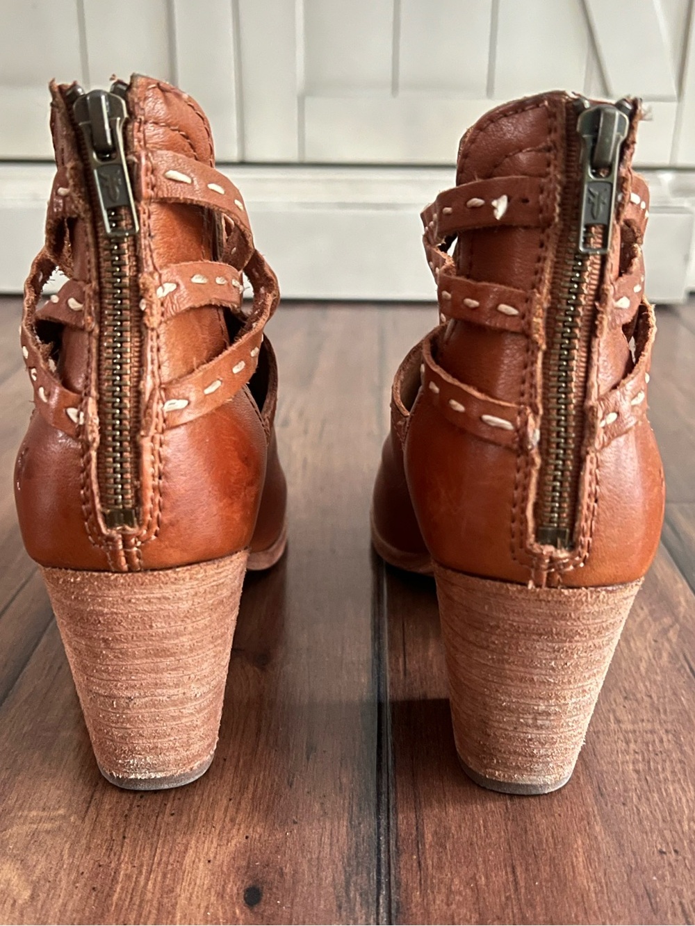 Frye Naomi Pickstitch Leather Ankle Booties - Size 9.5 - Picture 8 of 14